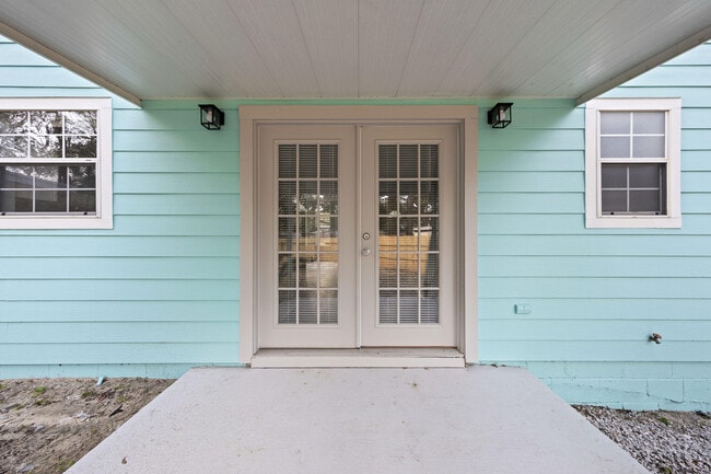 Building Photo - 220 Fir Ave