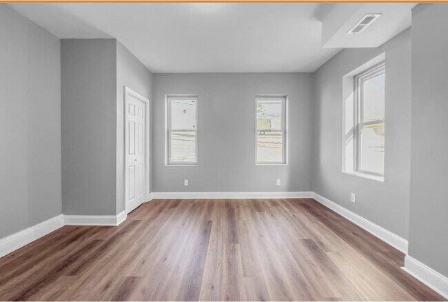 Building Photo - 302 Jones Ave