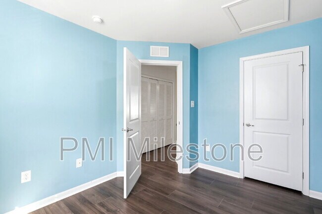 Building Photo - 72 Norwood Dr