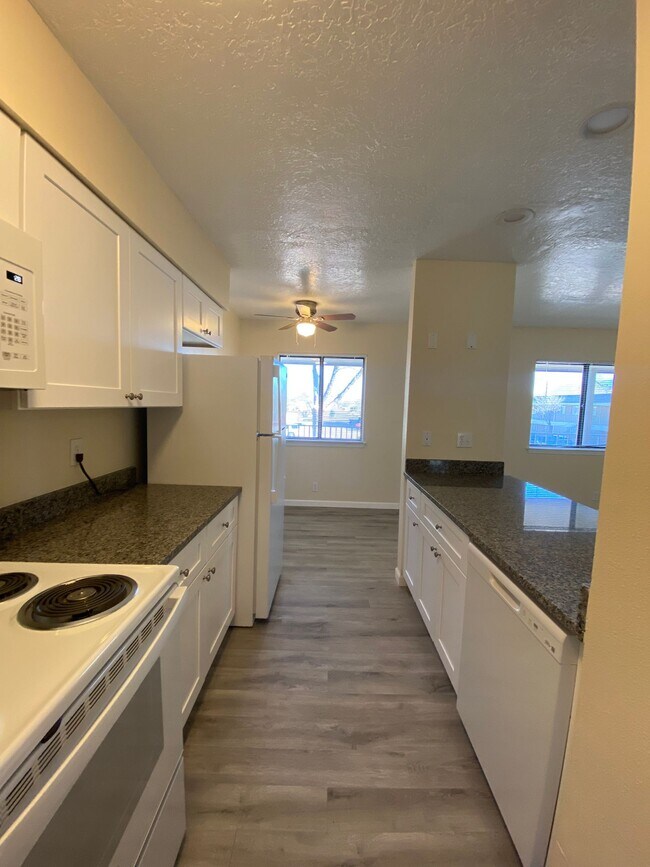 Floorplan - CRESTWOOD APARTMENTS