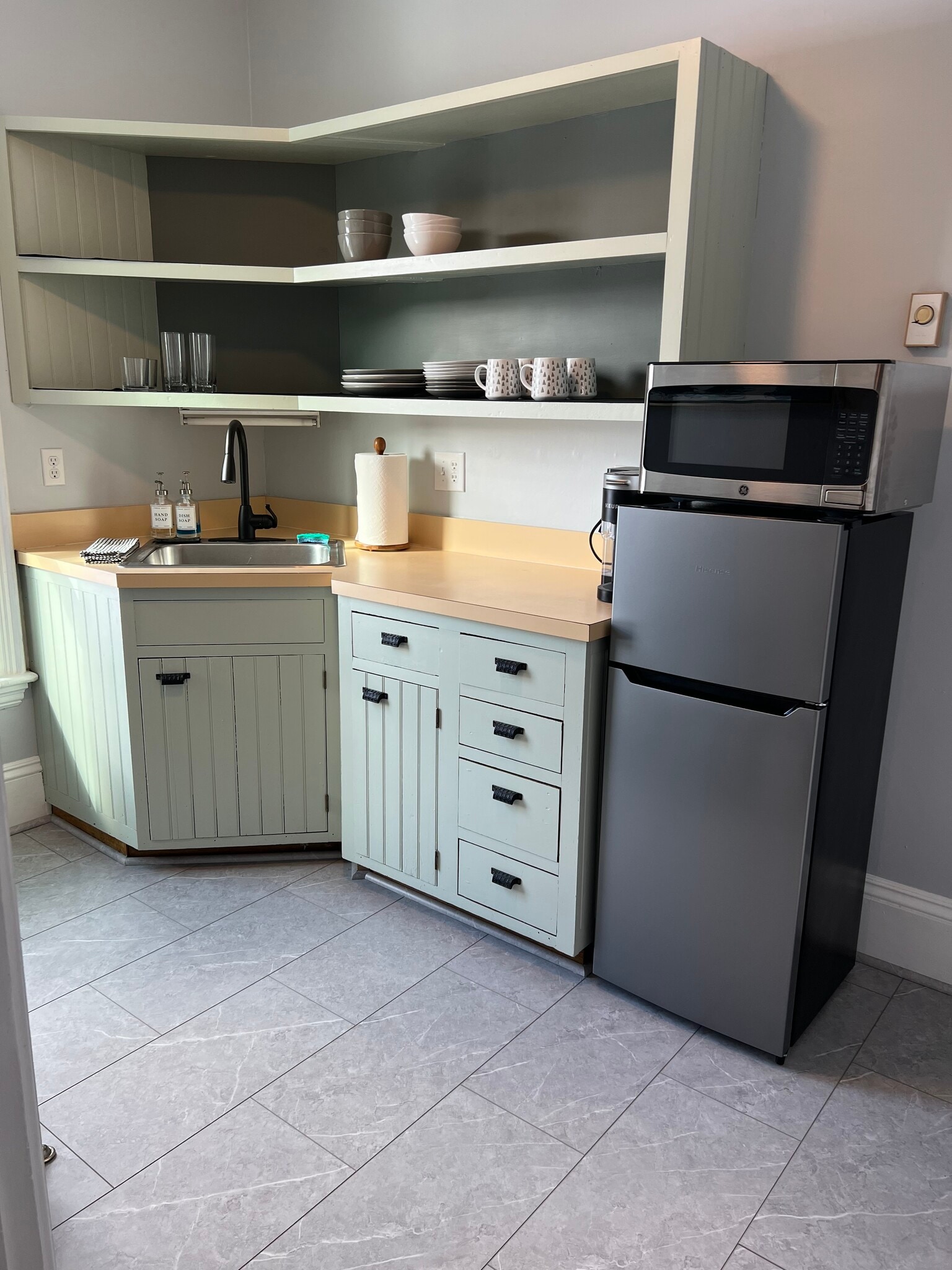 Studio Kitchenette - 283 Union St