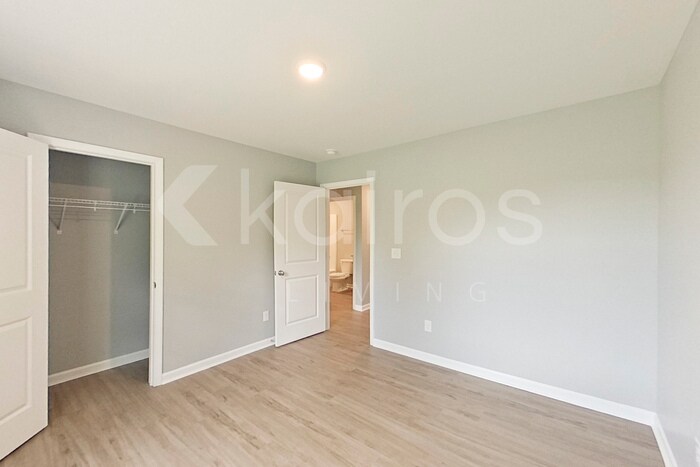 Building Photo - 664 June St