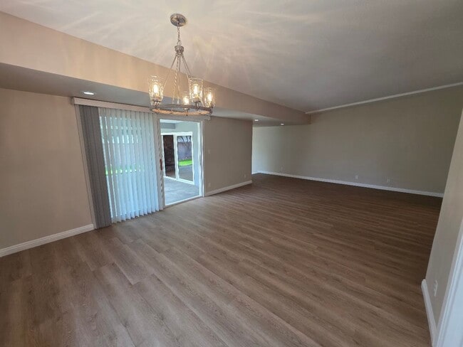 Building Photo - TURNKEY-RENT READY SPACIOUS 2BD/2BA HOME, 2-CAR GARAGE WITH AN AUTOMATIC ROLL-UP DOOR, LARGE COVE...