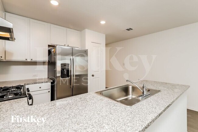 Building Photo - 10422 McClintock Dr