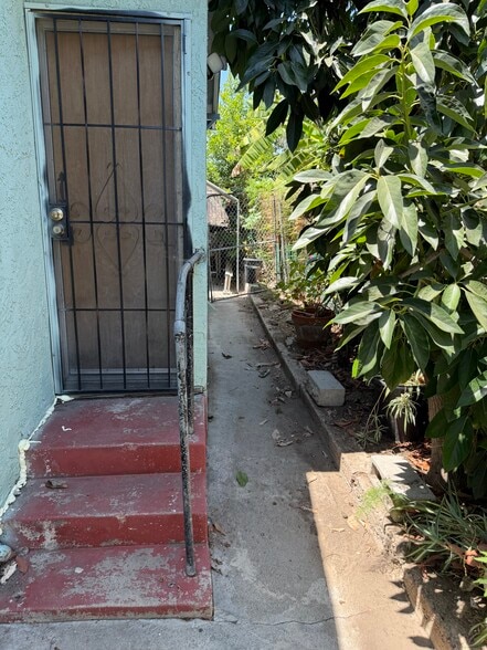 Building Photo - 314 N Ave 54