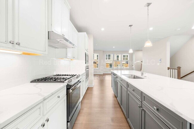 Building Photo - 9769 Oaklawn Blvd NW