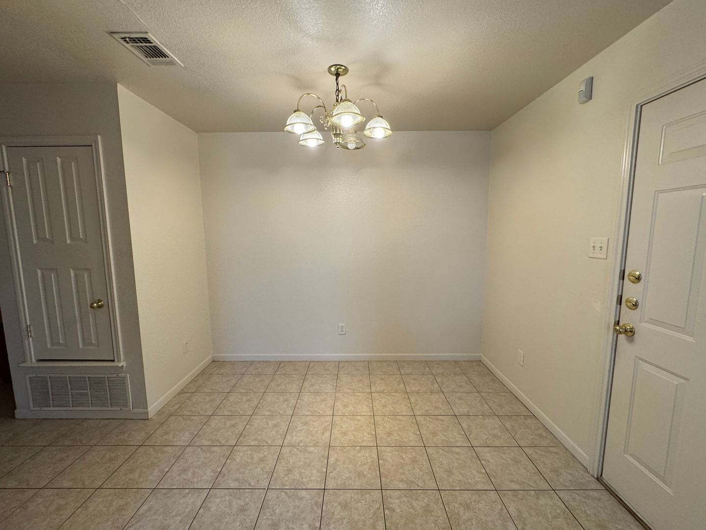 Building Photo - 1508 Nicholas Cir