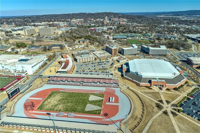 Building Photo - 1935 W Stone St