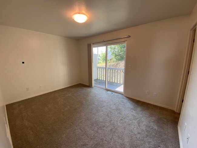 Building Photo - 3 Bed / 2 Bath / 2 Car Garage Townhouse in Eagle River has views for days!!