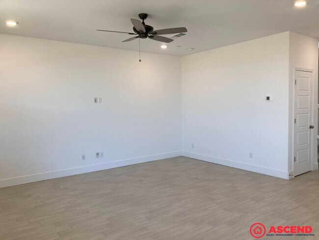 Building Photo - Brand New Spacious Home Located in Shafter!
