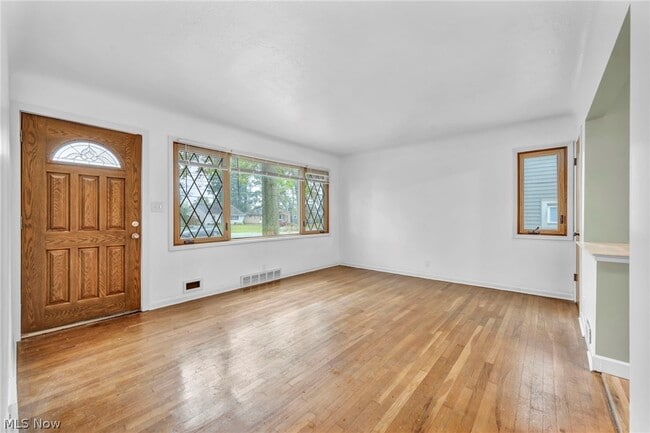 Building Photo - 24000 Knickerbocker Rd