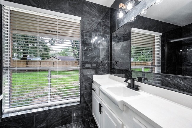 Building Photo - 1610 Richvale Ln