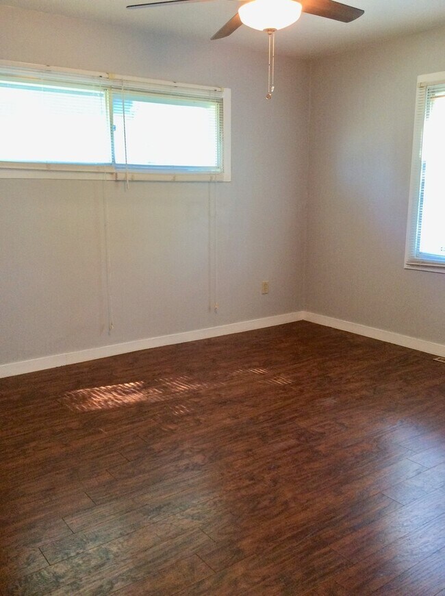 Building Photo - Beautifully redone 3 bedroom home in Grandview