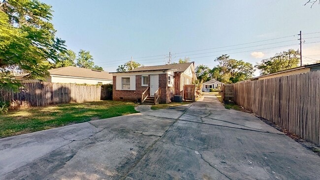 Building Photo - Murray Hill 3 bedroom