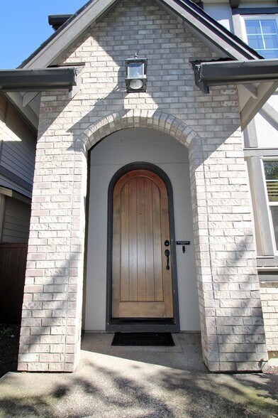 Building Photo - 420 SW 204th Terrace