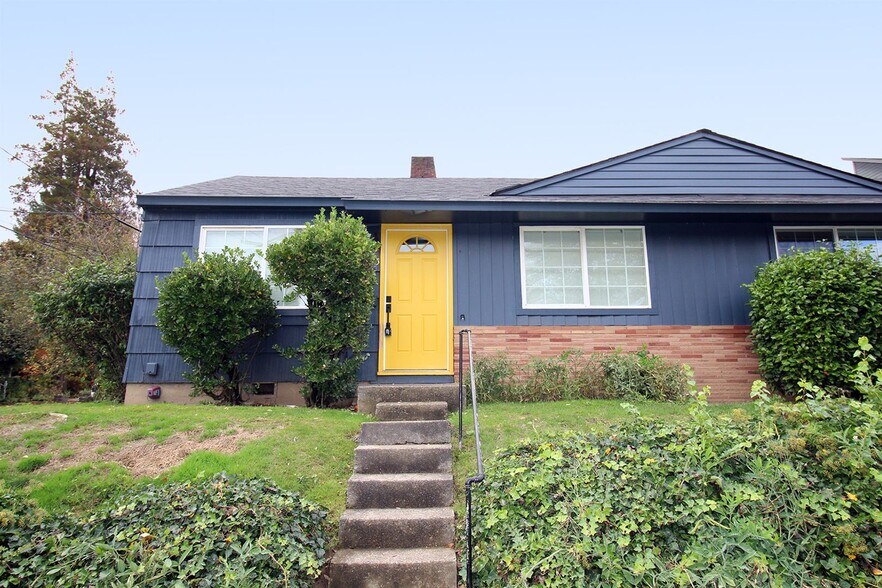 Building Photo - 5535-5535 SE 17th Ave