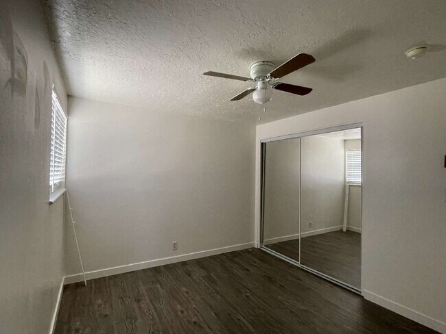 Building Photo - 510 E 500 S