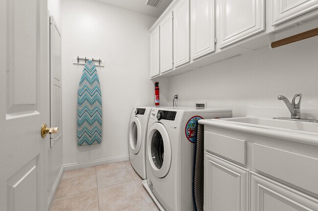 Building Photo - 7116 Torrey Mesa Ct