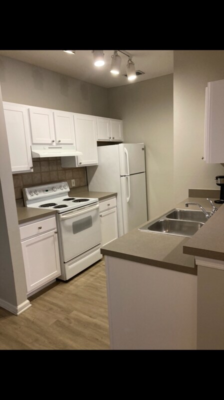 Building Photo - 4207 S Dale Mabry Hwy