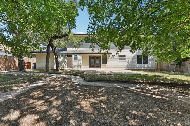 Building Photo - 2011 Malvern Hill Dr