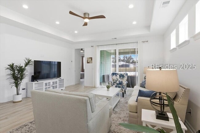 Building Photo - 855 Weekend Ave