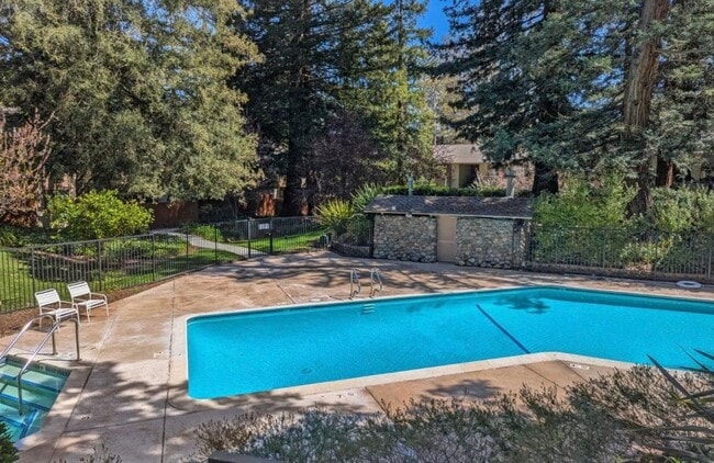Building Photo - 3BD/2BA – Updated Condo in Coveted Downtow...
