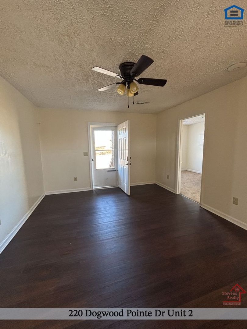 Building Photo - 220 Dogwood Pointe Dr