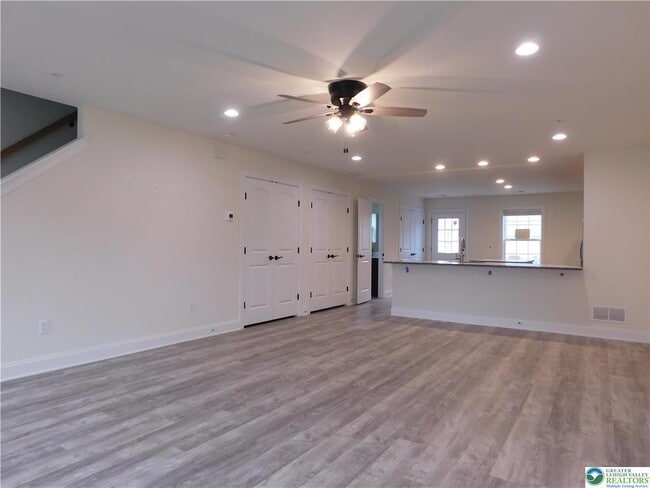 Building Photo - 1549 Burkhardt St