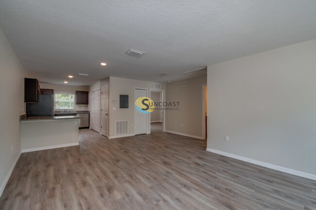 Building Photo - Live Your Best Life in Citrus Springs!