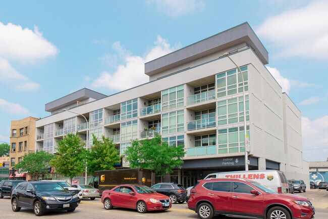 Primary Photo - 1610 W Fullerton Ave