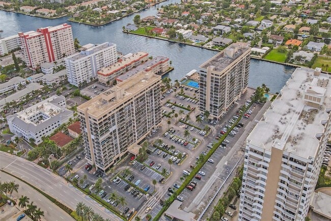 Building Photo - 2017 S Ocean Dr