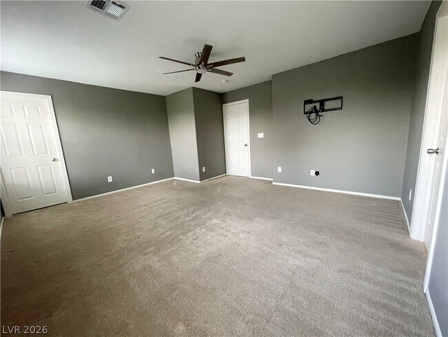 Building Photo - 2825 Woodland Park Ave