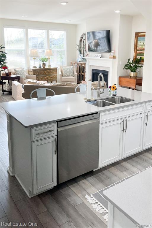 Building Photo - 4932 Glenora Dr