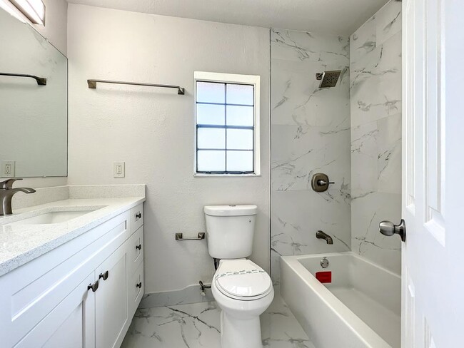 Building Photo - 10288 Turkey Lake Rd