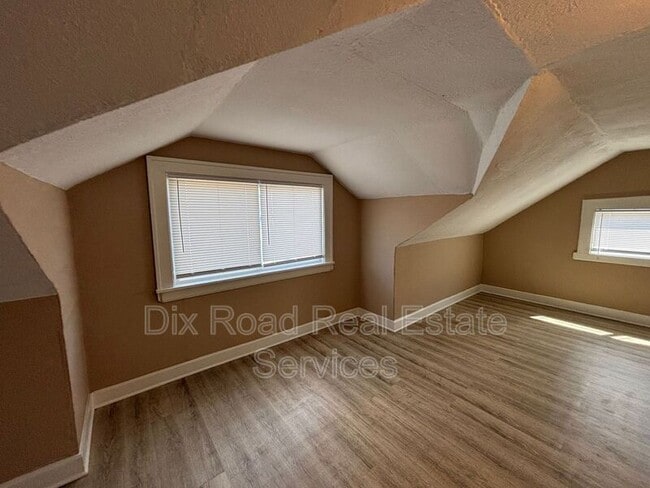 Building Photo - 307 N E St