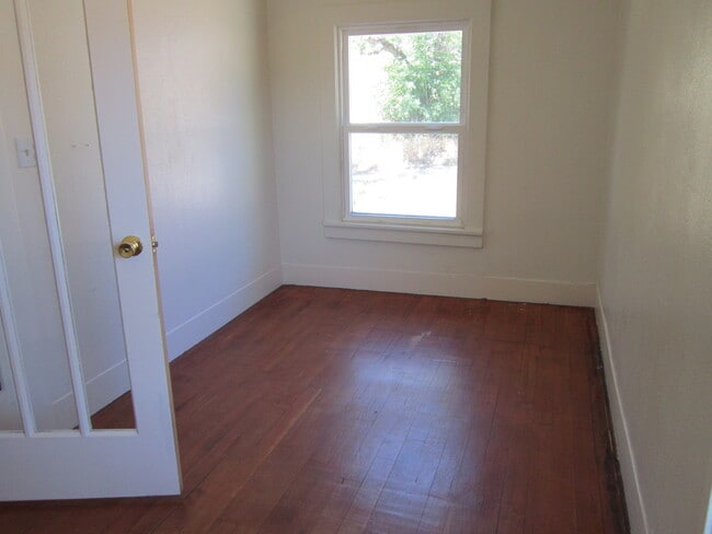 Building Photo - 438 High St