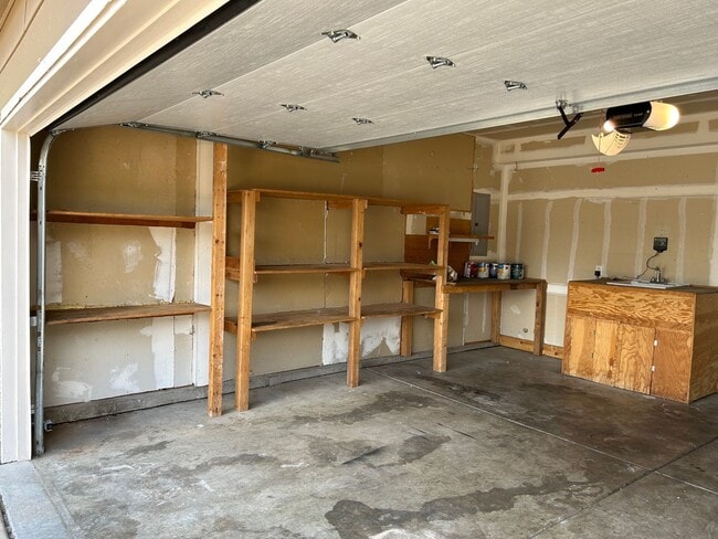 Building Photo - 815 Riverview Ln