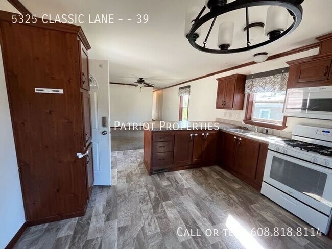 Building Photo - 5325 Classic Ln