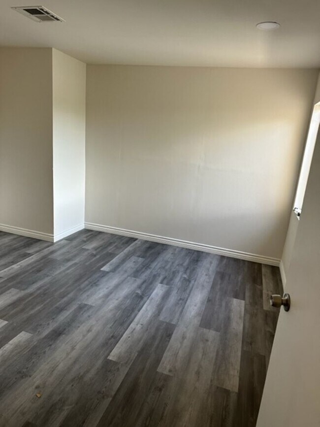 Building Photo - KLUMP6003 - 6003 Klump Avenue/11231 Oxnard...