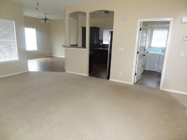 Building Photo - 12325 Sombra Grande Dr