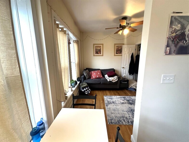 Building Photo - 1056 Cambridge St