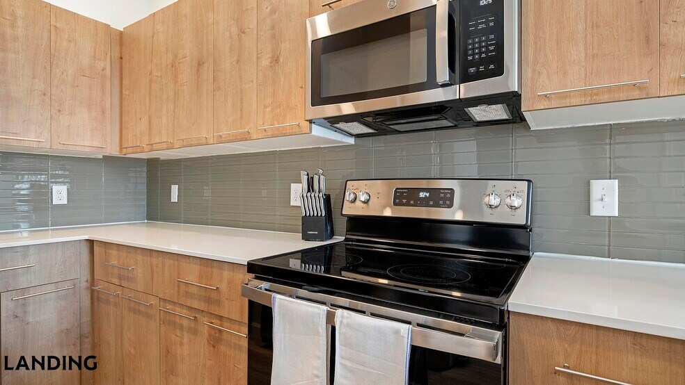Building Photo - 5256 International Dr
