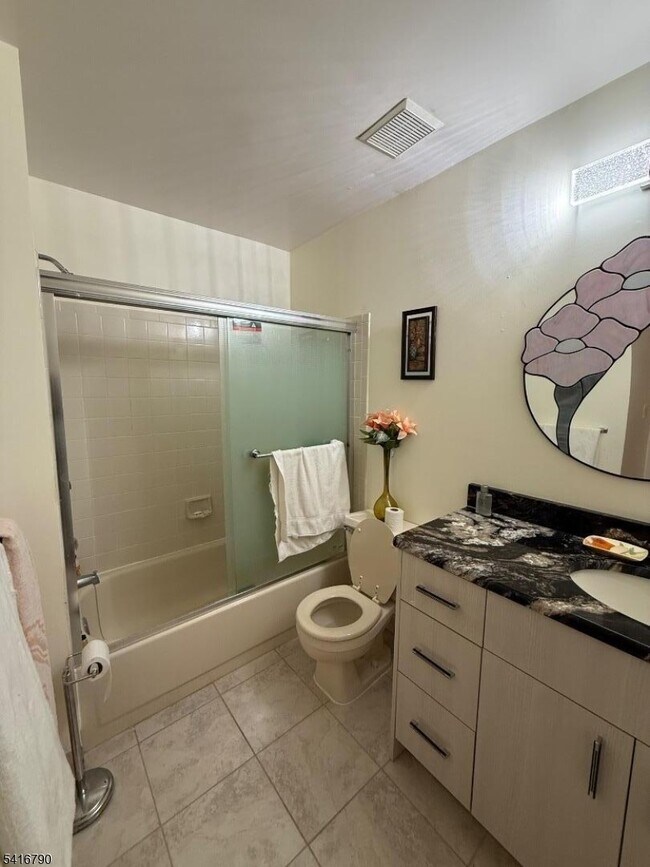 Building Photo - 195 Matlook Pl