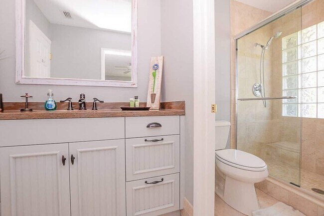 Building Photo - 4031 NE Breakwater Dr