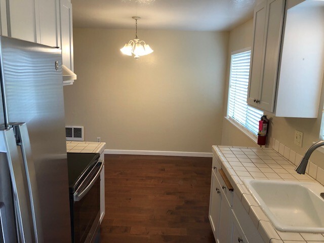 Dining Area off of Kitchen - 1033 Regent St