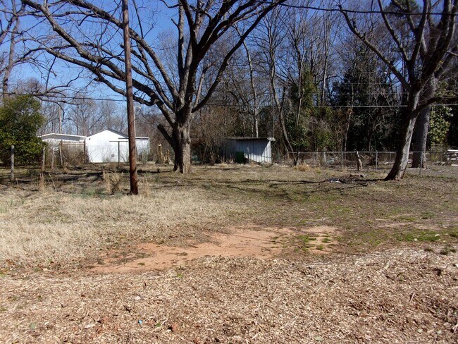 Building Photo - Fully Renovated 3 Bedroom 1 Bath Home
