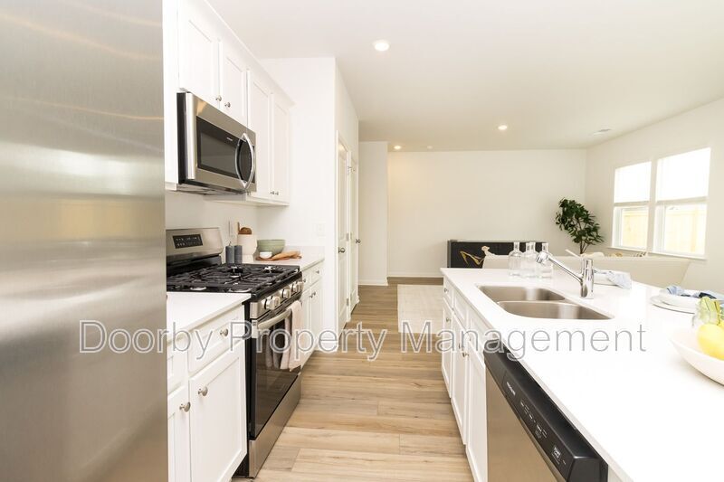 Building Photo - 114 Saddlebred Wy