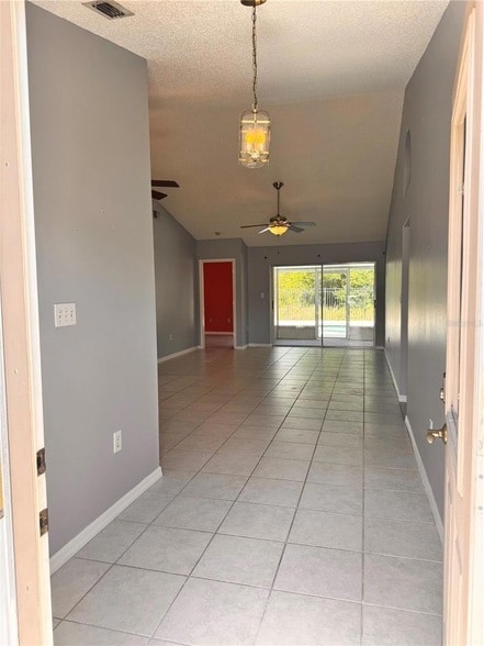 Building Photo - 2070 Sarah Louise Dr