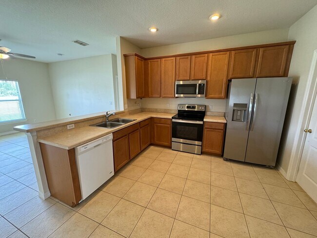 Building Photo - Beautiful 3/2 home near Lake Nona ~ Fenced In Yard ~ LVP & Tile Flooring ~ Community Pool!