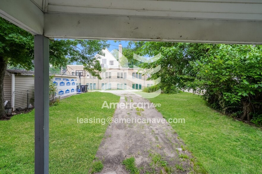 Building Photo - 924 E Dayton St